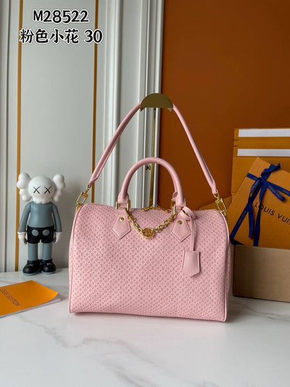Lv Speedy 
Master🌺🌺
30cm
270 dhs✅

Zain114
♥️♥️♥️
