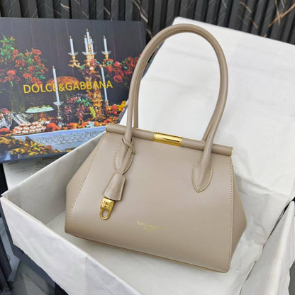 D&G
Master Bags +++
For Price 👇 WTSP Text Zain 0568585901

Zain142
♥️♥️♥️