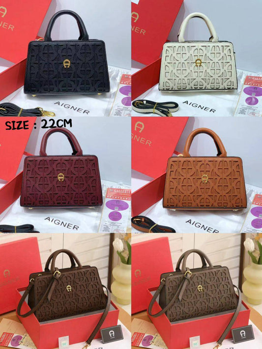 Aigner
115 dhs❤️
SIZE：22CM
Good quality 

with box
🎁🎁🎁

Zain35
♥️♥️♥️