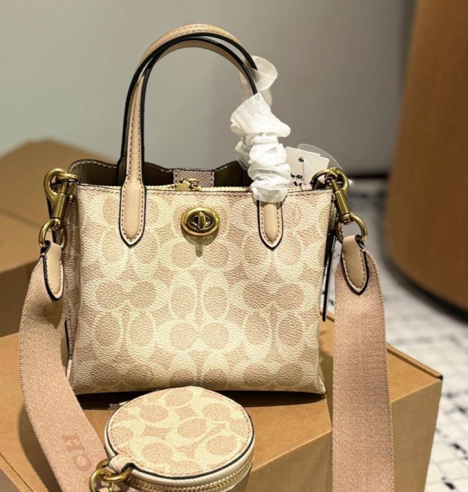 Coach Master
18cm 
230 dhs🪙🌨️

Zain248
♥️♥️♥️