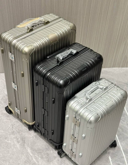 RIMOWA RESTOCK MASTER QUALITY 
BIG SIZE  950 DHS✅
MEDUIM SIZE  850 DHS✅
SMALL SIZE  700 DHS✅

Zain295
♥️♥️♥️