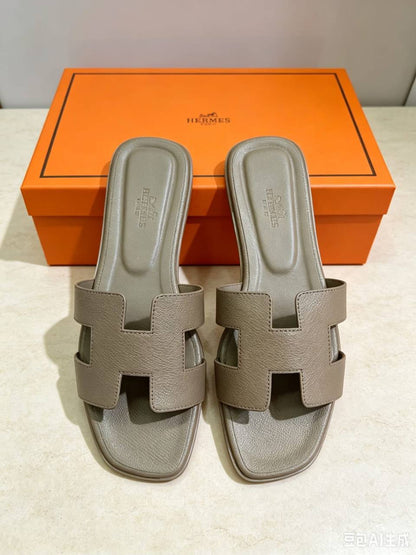 NEW CAME🥰
HERMES SLIPPER
GOOD QUALITY
95 dhs🇦🇪🇦🇪
SIZE: 36 TO 41

Zain40
♥️♥️♥️