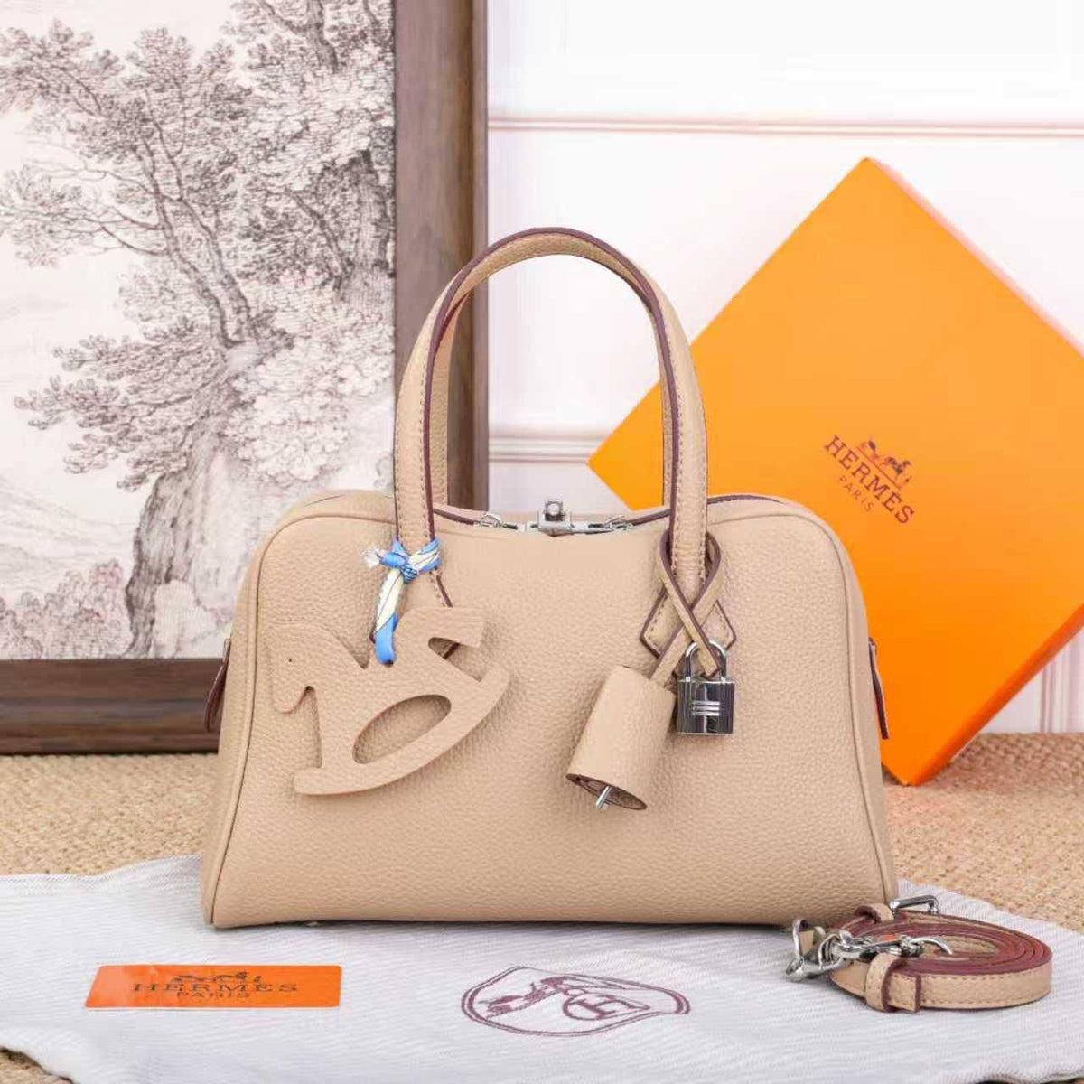 Hermes

95 dhs🇦🇪🇦🇪

With box

25cm 

Zain219
♥️♥️♥️