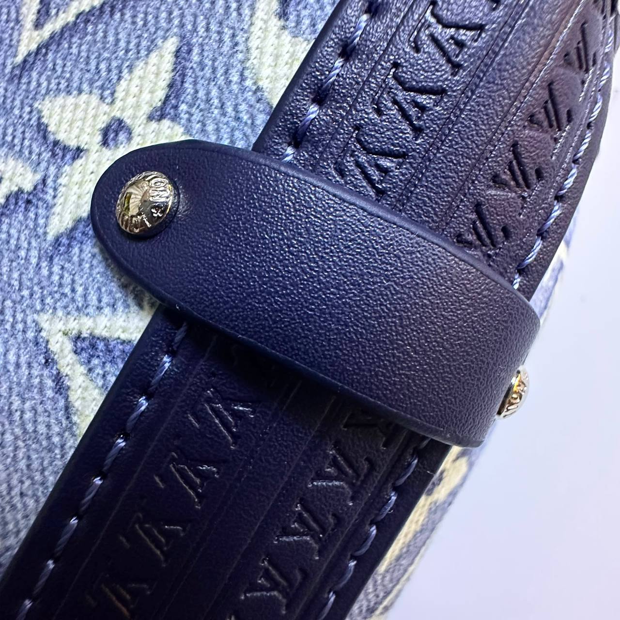 LOUIS VUITTON 

MASTER QUALITY 

220 DHS...🇦🇪🇦🇪🇦🇪

Zain295
♥️♥️♥️