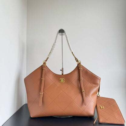 CHANEL 
GOOD QUALITY 
110 dhs🇦🇪🇦🇪

Zain295
♥️♥️♥️