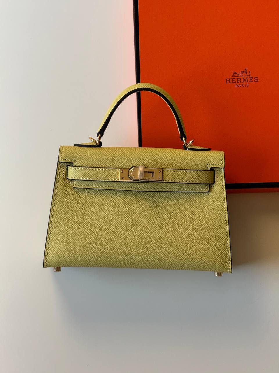 Hermes
minikelly 19cm💕
master quality😍with box❤️
340 dhs❤️💚❤️💚

Zain52
💚❤️💚