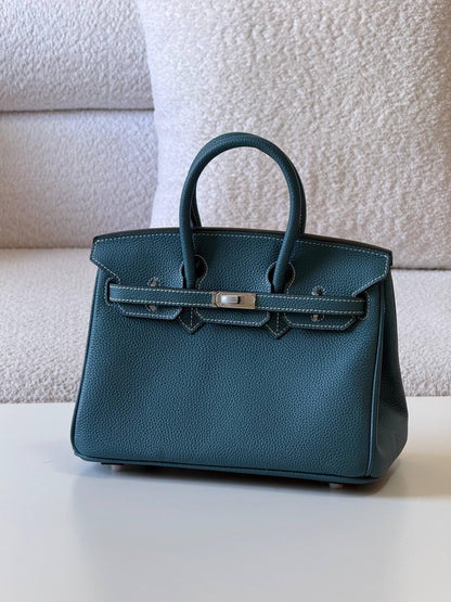 Hermes birkin 25cm💕master quality😍

with box❤️
🎁🎁🎁

400 dhs🪙🌨️

Zain52
♥️♥️♥️
