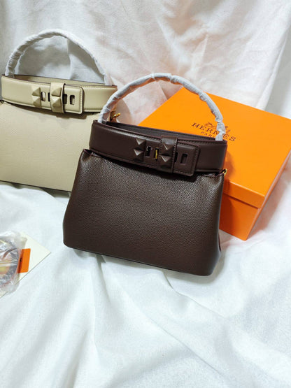 Hermes

105 dhs🇦🇪🇦🇪

high quality 

With box 

New come

Zain26
♥️♥️♥️