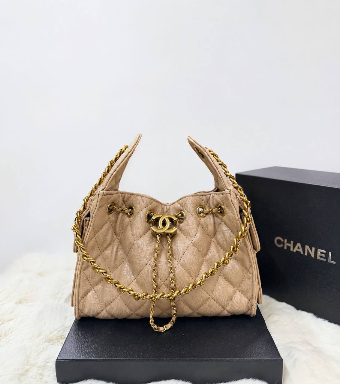 Chanel
110 dhs💛
With Box

Zain50
♥️♥️♥️