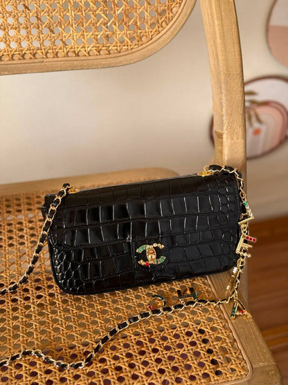 New Collection✨✨✨
CHANEL
22cm
340 dhs🇦🇪🇦🇪
*MASTER QUIETLY*
With box🎁

Zain167
♥️♥️♥️