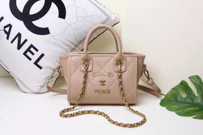 Chanel 
95 dhs✅
size 20×10×15cm

Zain213
♥️♥️♥️