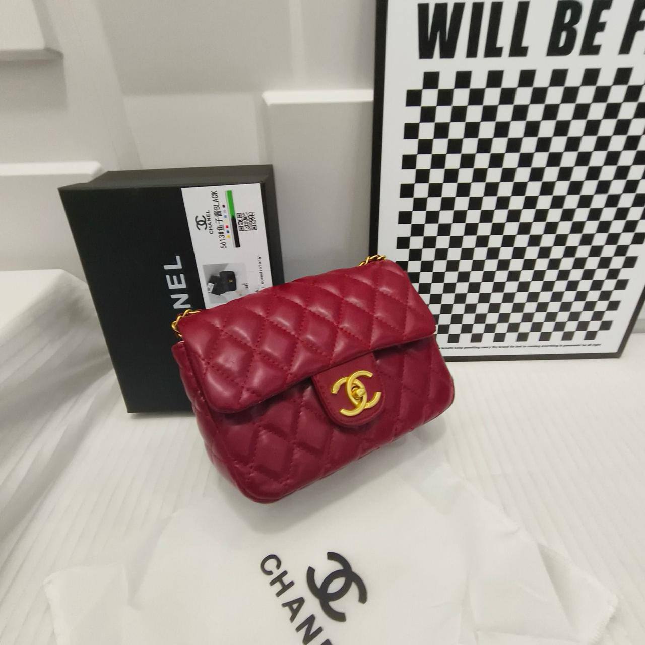 Chanel
21*14*10 cm
With box 
🎁🎁🎁

70 dhs🪙💕

Zain17
♥️♥️♥️