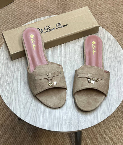 Loro piana 

37 to 42 

80 dhs🇦🇪🇦🇪

Zain236
♥️♥️♥️