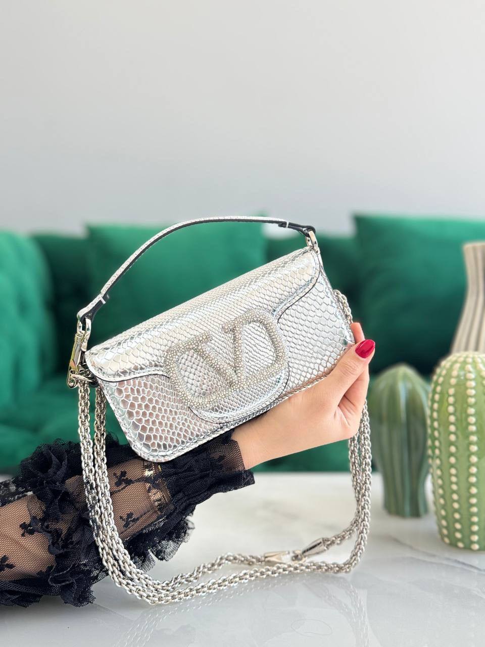 VALENTINO ✨
Size:19Cm 💥
Available original box 📦 
With full packing 🎀🎀
Super high quality 💥💥
For Price 👇 WTSP Text Zain 0568585901
0507557372
0544061607

Zain283
♥️♥️♥️