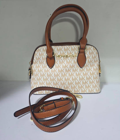 Michel Kors 
70 dhs🇦🇪🇦🇪🇦🇪

Zain232
♥️♥️♥️