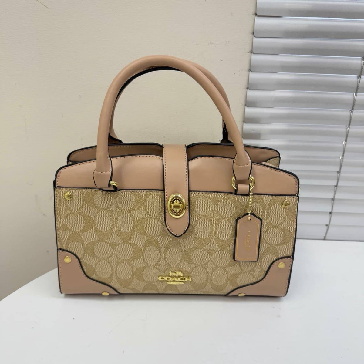 Coach 

70 dhs🇦🇪🇦🇪

Zain232
♥️♥️♥️