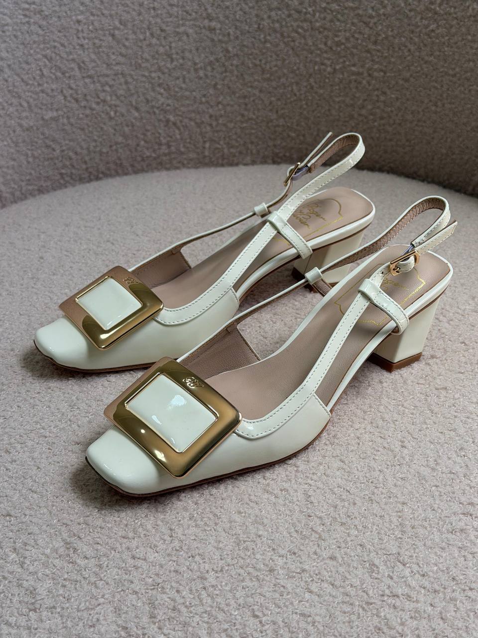 Roger Vivier
𝐑𝐎𝐆𝐄𝐑 𝐕𝐈𝐕𝐈𝐄𝐑
𝐕𝐈𝐏 𝐐𝐔𝐀𝐋𝐈𝐓𝐘
𝐒𝐈𝐙𝐄 {35 𝐭𝐨 42} 
470 dhs✅

Zain81
♥️♥️♥️