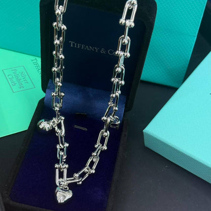Tiffany ❤️‍🔥*
Necklace 🦋
Master quality 💯
With normal boxes 🗃️ 
75 dhs❣️
With master box 📦 
95 dhs❣️

Zain216
♥️♥️♥️