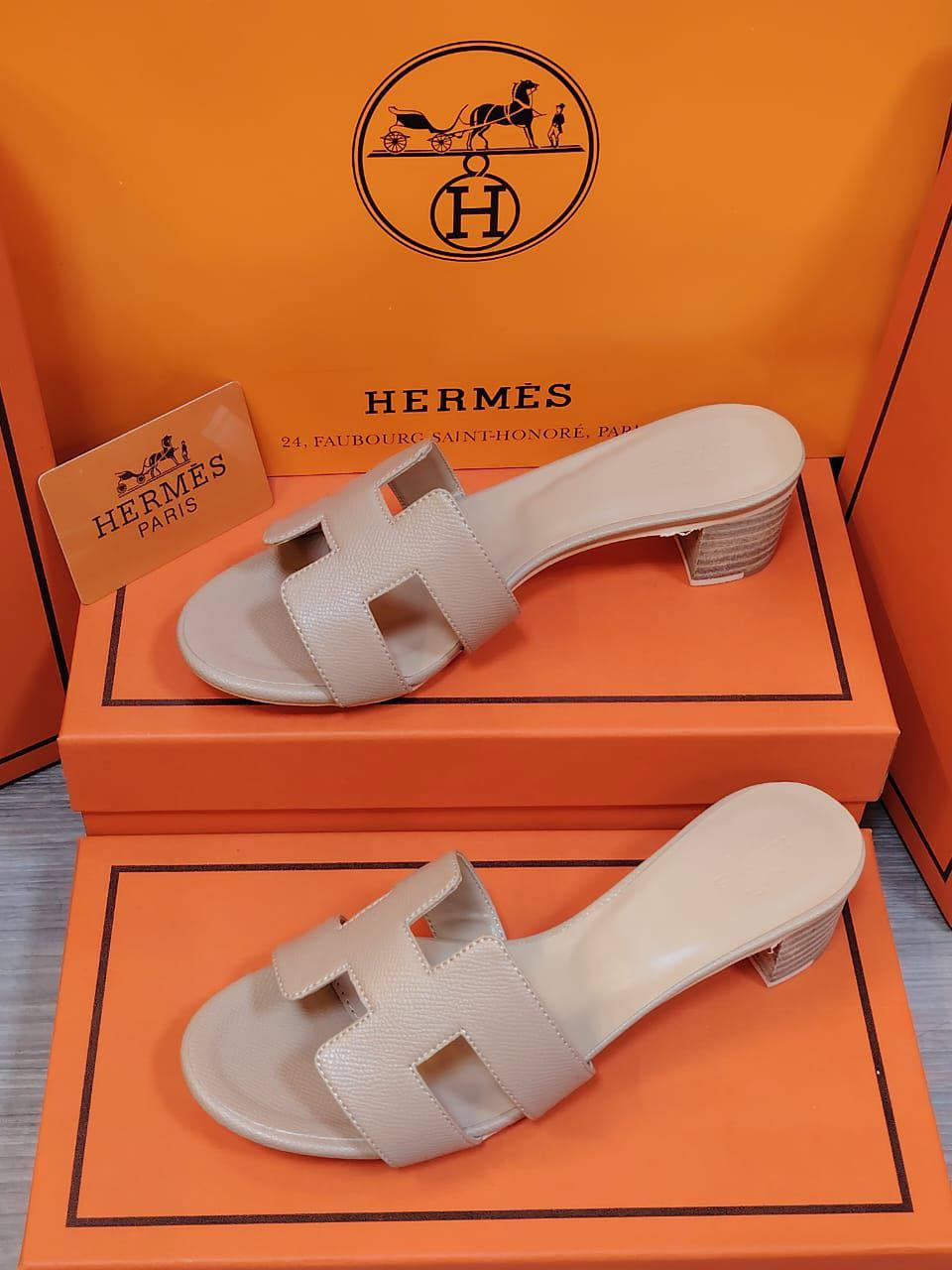 Hermes Heel 
Size 36 To 41
100 dhs✅

Zain16
♥️♥️♥️