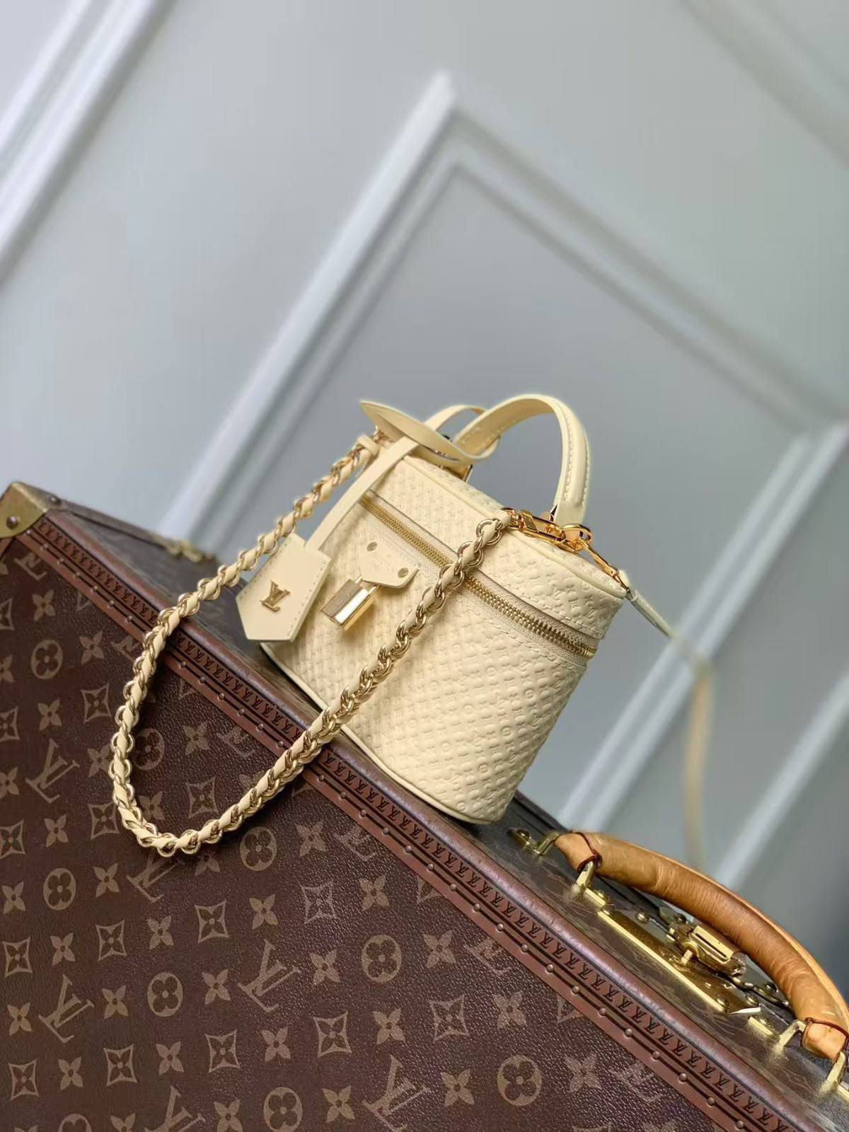 LV Vanity Chain Pouch
*Size 19 cm*
For Price 👇 WhatsApp✅
0568585901 
0507557372
0552275751 Owner Zain 👌

Zain274
♥️♥️♥️