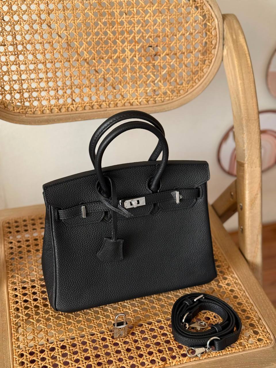 HERMES
25cm
390 dhs🇦🇪🇦🇪
*MASTER QUALITY*
With box🎁

Zain167
♥️♥️♥️