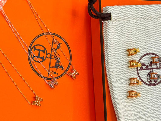 Hermes 
Necklace 
Earring👀
Master quality 💯
With normal boxes 🗃️ 
105 dhs🇦🇪🇦🇪

With master box 📦 
115 dhs🇦🇪🇦🇪

Zain216
♥️♥️♥️