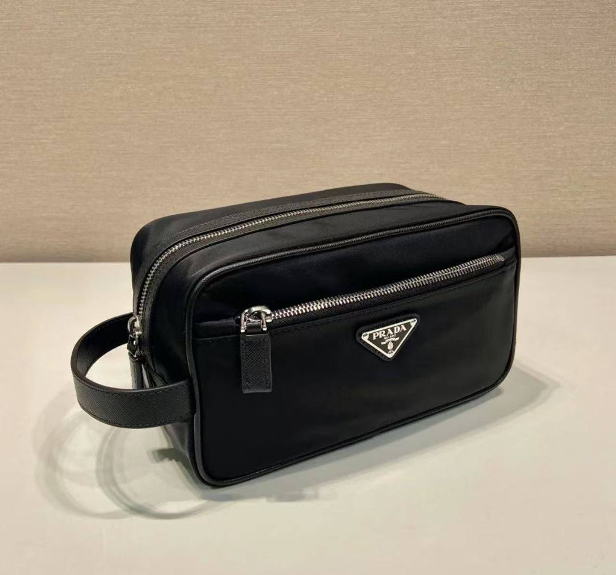 Prada Toilettery Bag 
Super Master


215 dhs🇦🇪🇦🇪

Zain33
♥️♥️♥️