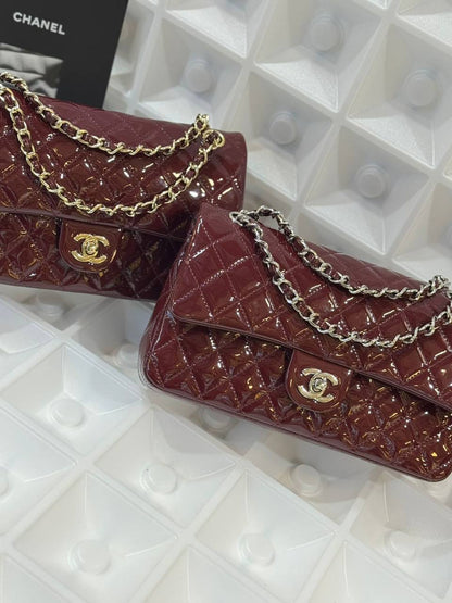 Chanel
Master
25Cm With Box 
   Shiny Leather
230 dhs✅

Zain131
♥️♥️♥️