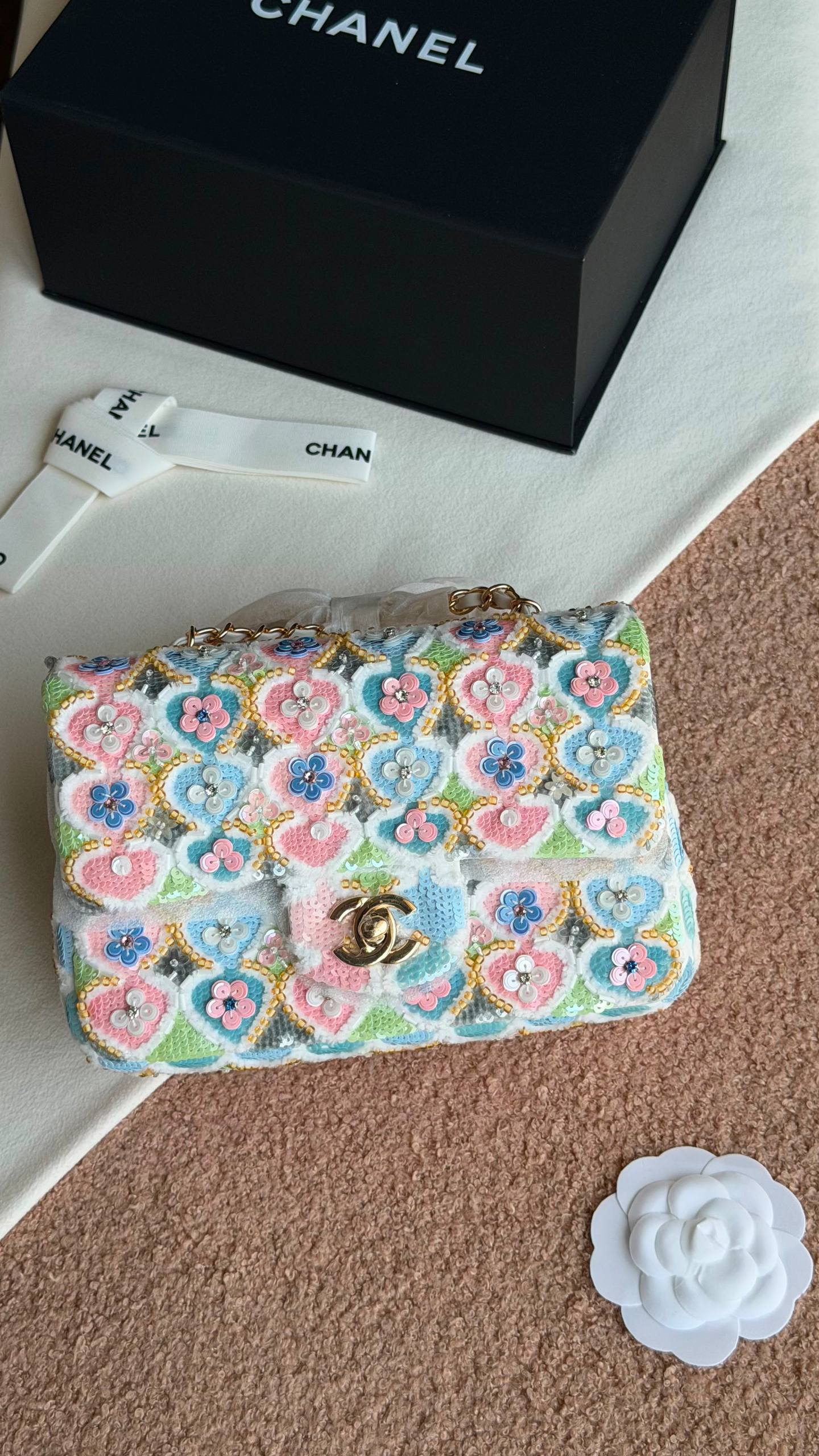 Chanel Limited Edition 🌈✨
Size : 20 Cm 
✨VIP QUALITY  ✨
With original Packing 🎁
For Price 👇 WhatsApp✅
0568585901 
0507557372
0552275751 Owner Zain 👌

Zain280
♥️♥️♥️