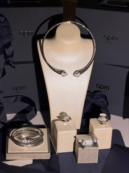 *Apm Monaco*
Quality: Super Master 
Non -Tarnish color 
 Note :- Full Set including (necklace,Bracelet ,earrings & 2 rings )_
For Price 👇 WTSP Text Zain 0568585901

Zain263
♥️♥️♥️