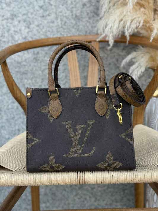 New Collection✨✨✨
LV
25cm
340 dhs🪙🌨️
Top quality 
With box🎁

Zain167
♥️♥️♥️
