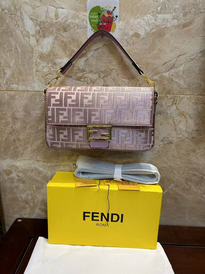 Fendi
with box🎁🎁🎁

110 dhs✅

Zain232
♥️♥️♥️