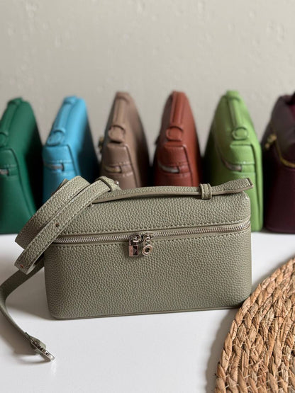LORO PIANA
19cm
320 dhs🌺
Top quality 
With box🎁

Zain167
♥️♥️♥️
