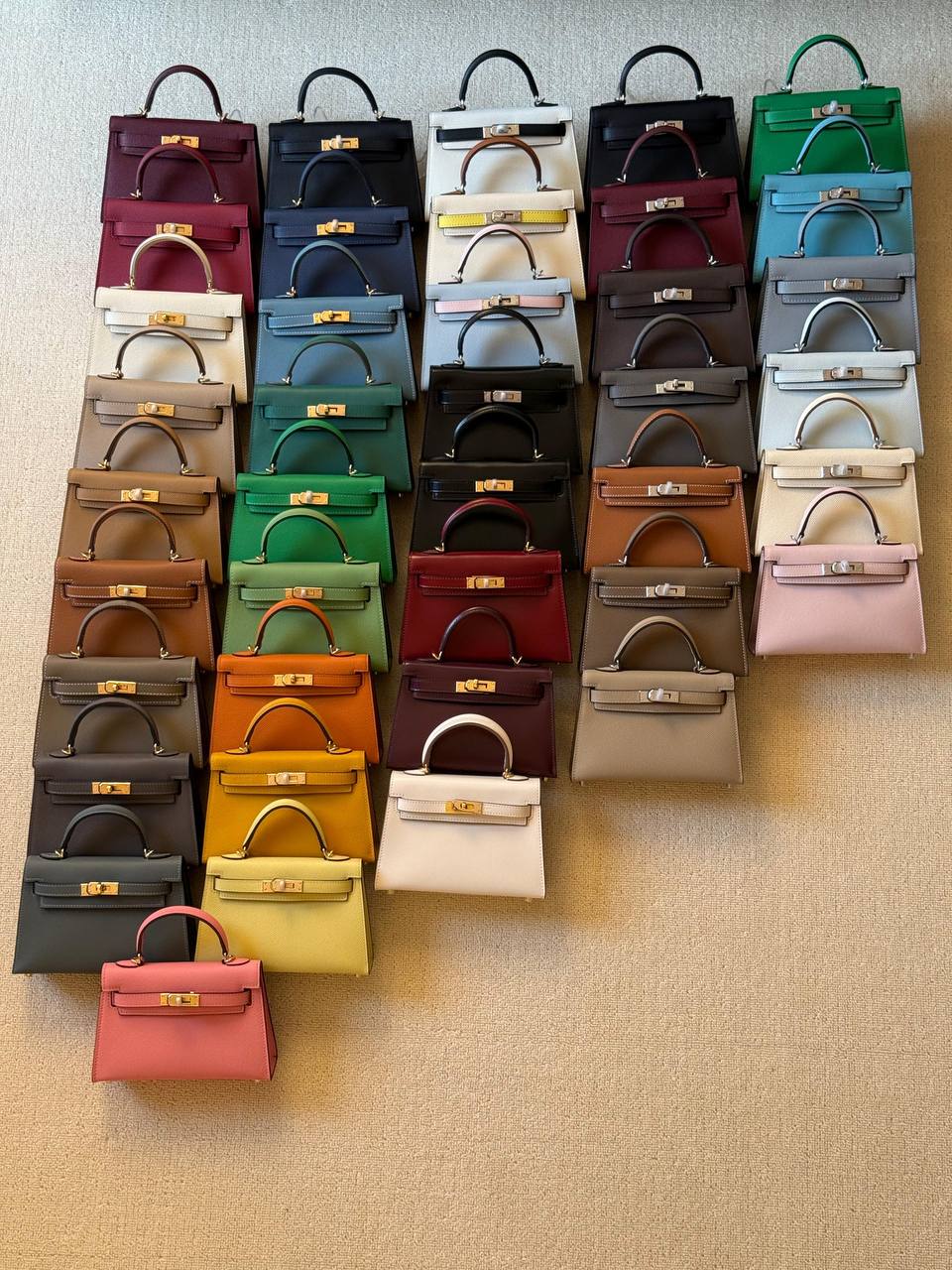 Hermes
minikelly 19cm💕
master quality😍with box❤️
340 dhs❤️💚❤️💚

Zain52
💚❤️💚