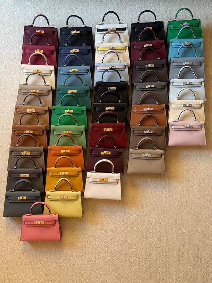 Hermes
minikelly 19cm💕
master quality😍with box❤️
340 dhs❤️💚❤️💚

Zain52
💚❤️💚