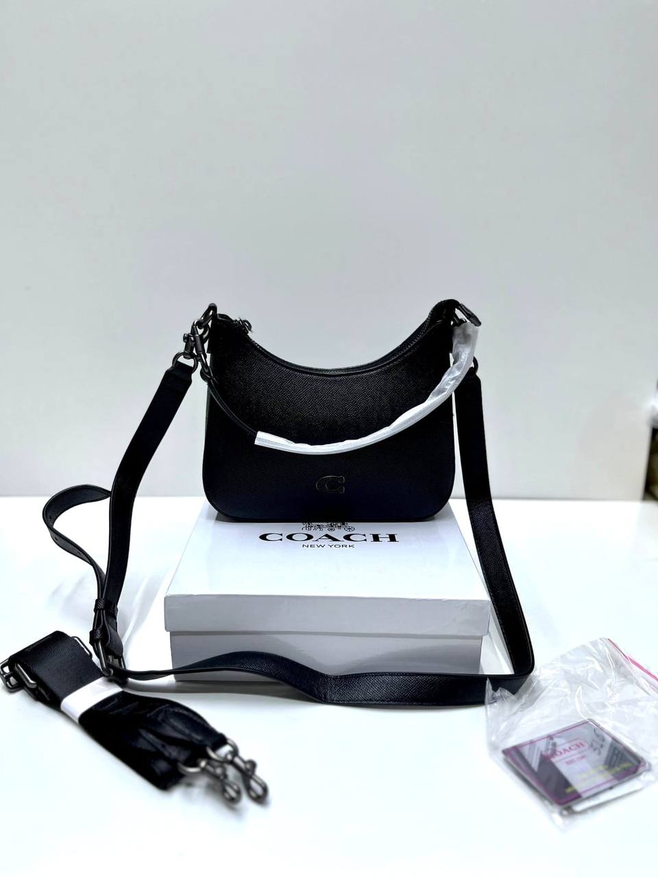 Coach 
80 dhs✅

with box🎁🎁🎁

Zain42
♥️♥️♥️