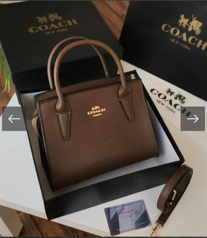 Coach
95 dhs💓

with box
🎁🎁🎁

size 25,cm

Zain26
♥️♥️♥️