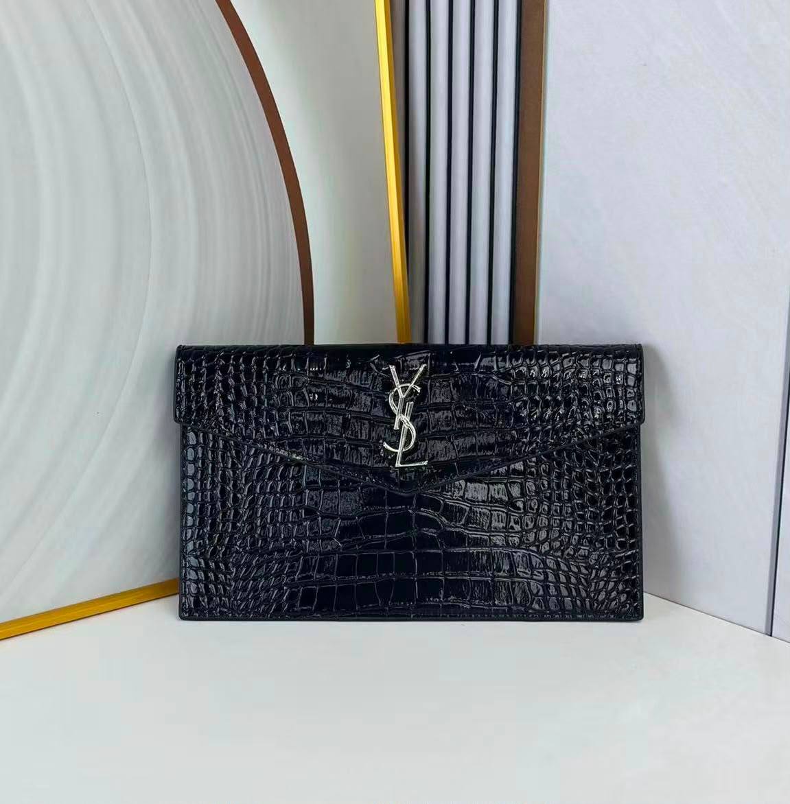 YSL 
COPY ONE 
WITH BOX 
190 dhs🇦🇪🇦🇪

Zain295
♥️♥️♥️