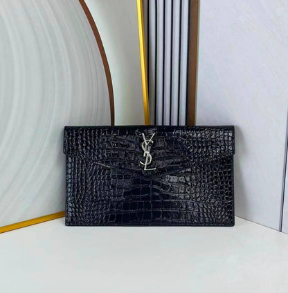 YSL 
COPY ONE 
WITH BOX 
190 dhs🇦🇪🇦🇪

Zain295
♥️♥️♥️