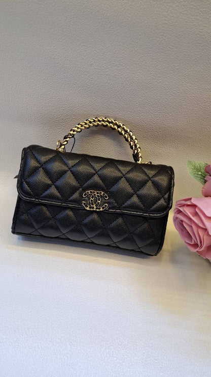 CHANEL
19cm
100 dhs✅
with box 📦

Zain44
♥️♥️♥️