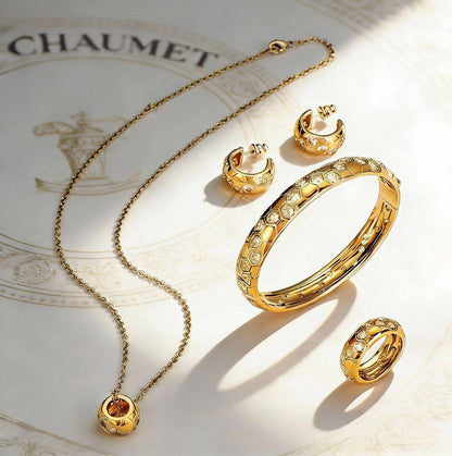 CHOUMET SET 
NECKLACE BANGLE EARRING RING SET 180 DHS✅ 

WITH BOX AND PAPER BAG
🎁🎁🎁

Zain89
♥️♥️♥️
