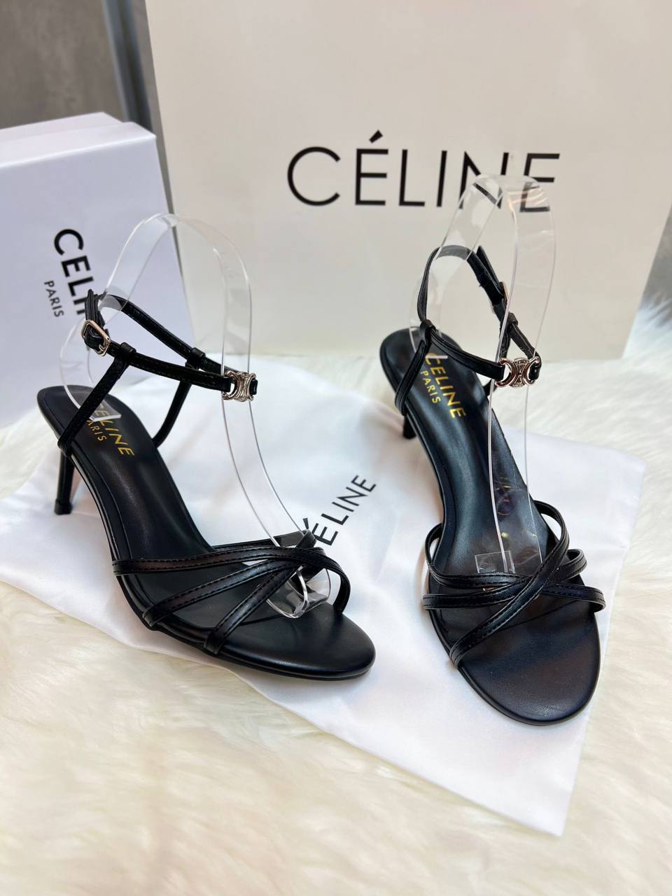 OFFER 
Discount
140 dhs🪙🖤
SIZE 36-41 available
Limit Stock

Zain88
♥️♥️♥️