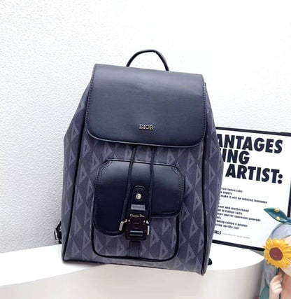 Dior 
BACKPACK 
GOOD QUALITY
110 dhs💓

Zain250
♥️♥️♥️
