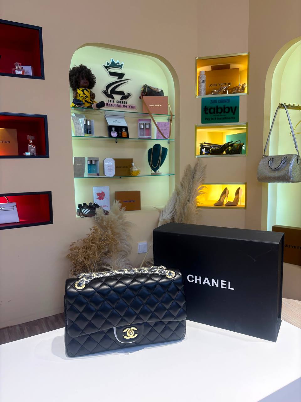 Chanel
120 dhs✅

Zain12
♥️♥️♥️