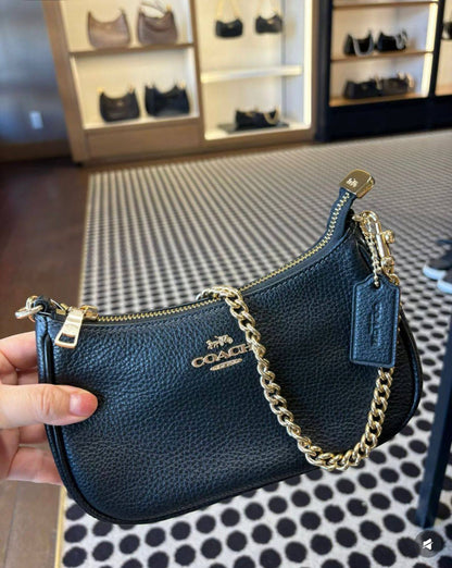 Coach
90 dhs❣️

size：24cm
With the box
🎁🎁🎁

Zain35
♥️♥️♥️