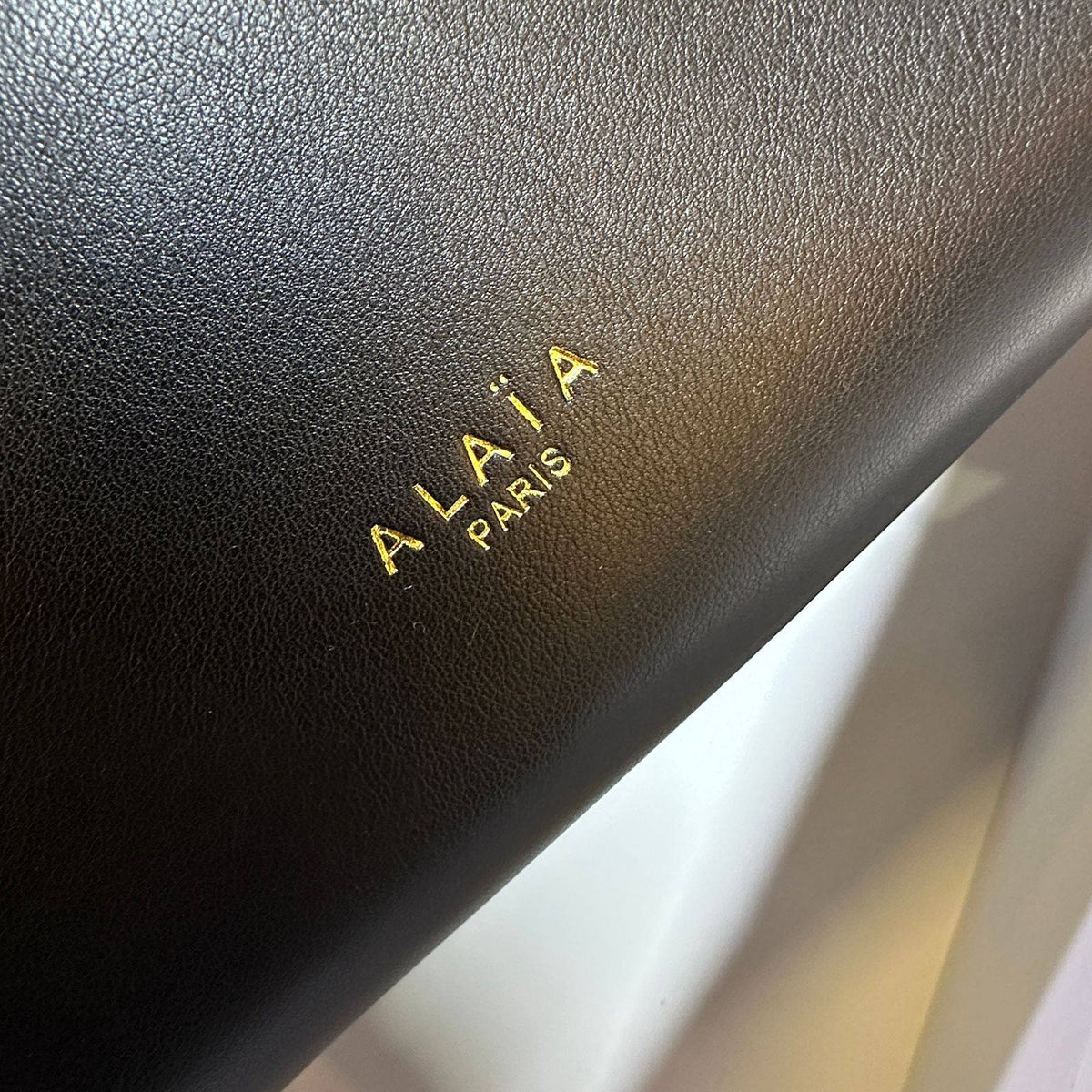 ALAIA 

COPY ONE 
NEW CAME 

WITH BOX

125 dhs🇦🇪🇦🇪

Zain39
♥️♥️♥️