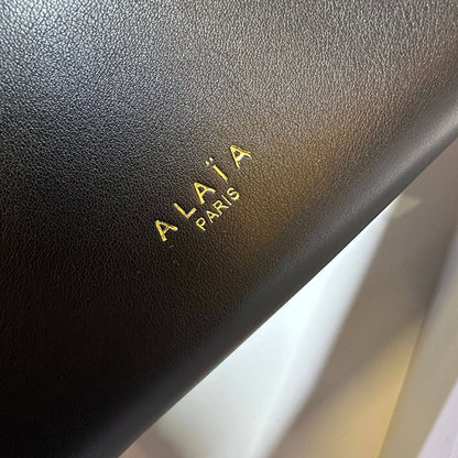 ALAIA 

COPY ONE 
NEW CAME 

WITH BOX

125 dhs🇦🇪🇦🇪

Zain39
♥️♥️♥️