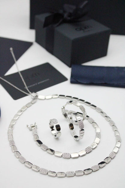 Master branded accessories 

Ask Price WhatsApp

0568585901
0507557372

Zain122
♥️♥️♥️