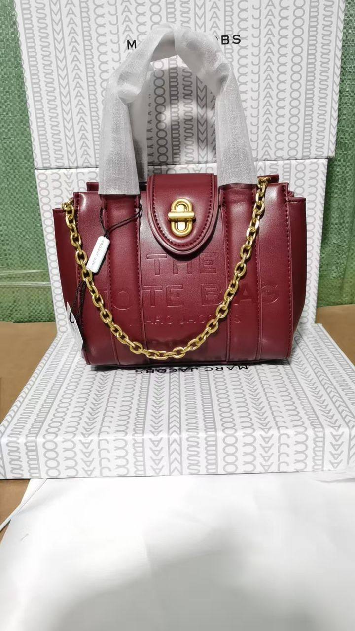 Marc Jacobs
115 dhs❣️
SIZE：18cm
High-quality 

with box
🎁🎁🎁

Zain35
♥️♥️♥️