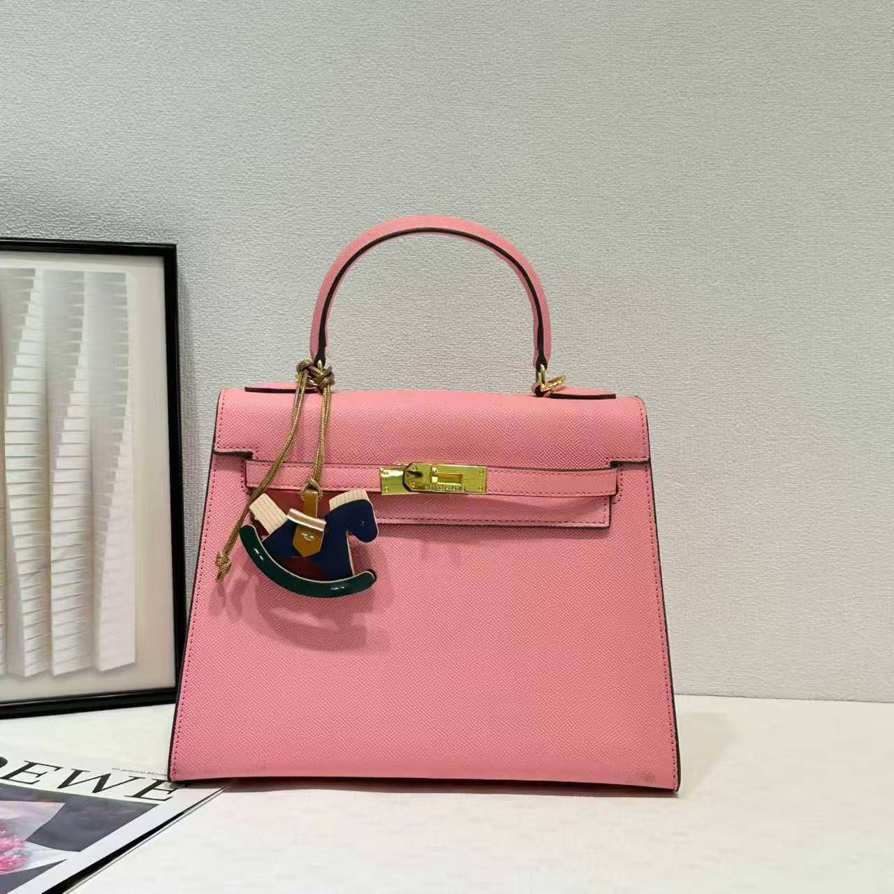 Hermes

with box
🎁🎁🎁

105 dhs💓

Zain143
♥️♥️♥️
